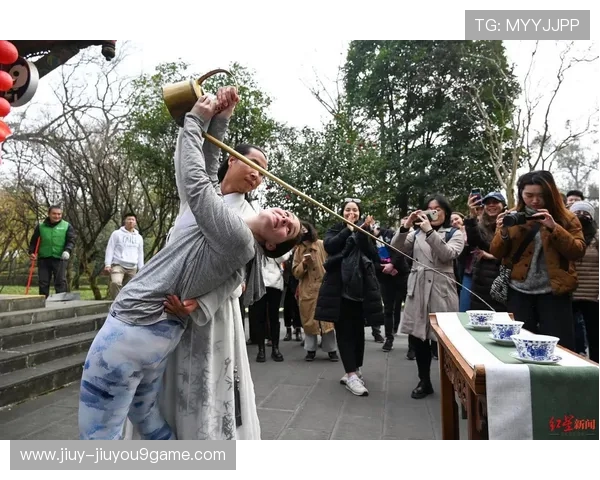 尼克-杨游览青城山都江堰，学习青城剑术和茶艺